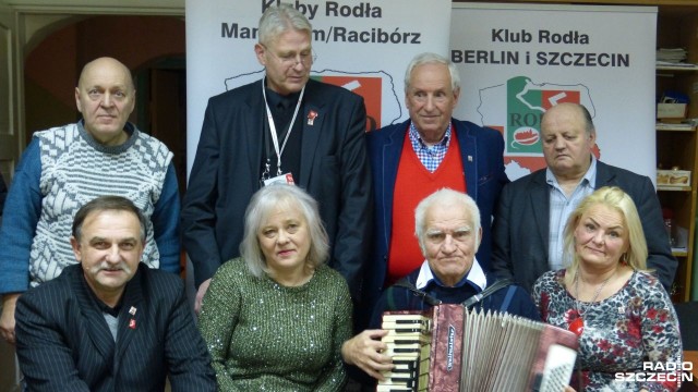 Związek Polaków w Niemczech spod znaku Rodła świętował w sobotę w Szczecinie 95. rocznicę powstania. To najstarsza organizacja polonijna w Niemczech. Powstała w 1922 roku, w 1940 została jednak zdelegalizowana przez władze III Rzeszy, pięć lat później wznowiła swoja działalność. Zajmuje się reprezentowaniem praw Polonii, walczy między innymi o zdobycie dla Polaków mieszkających w Niemczech pełnych praw mniejszości narodowej.