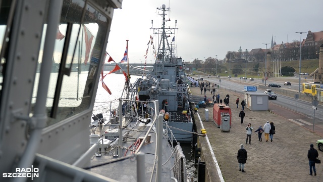 Kilkaset osób zwiedziło w niedzielę okręty wojenne cumujące przy Wałach Chrobrego. To holenderski niszczyciel min Makkum, niemiecki FGS Sulzbach-Rosenberg, łotewski minowiec LVNS Virsaitis i polski trałowiec ORP Wicko.