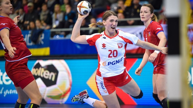 Polska przegrała z Czechami 25:29 (15:12) w meczu grupy B odbywających się w Niemczech mistrzostw świata piłkarek ręcznych. Najwięcej bramek czyli 6, dla biało-czerwonych rzuciła kapitan reprezentacji Karolina Kudłacz-Gloc.