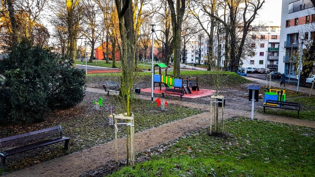 Zakończyło się zagospodarowywanie parku im. Stanisława Nadratowskiego przy ulicy Malczewskiego w Szczecinie. Teraz trwają odbiory wykonanych prac.