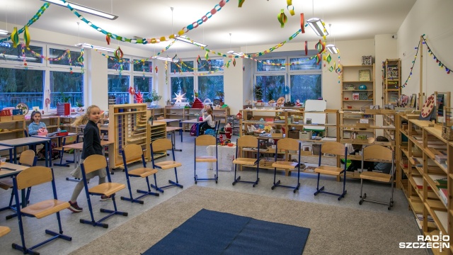 Żłobek, dwa przedszkola i ośmioklasowa szkoła podstawowa - tak od wtorku wygląda Szczecińskie Centrum Montessori. Nowa placówka o powierzchni ponad 2,5 tysiąca metrów kwadratowych mieści się przy ul. Broniewskiego w Szczecinie.