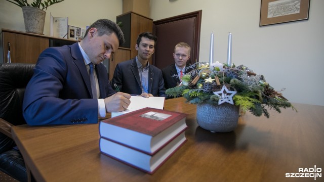 Do godziny 12 można wspomóc akcję Książka dla Rodaka. Zbierane są podczas niej wydawnictwa dla Polaków mieszkających na Białorusi.