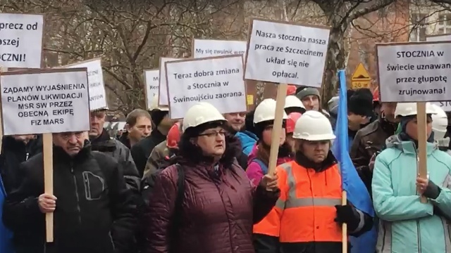 Około 50 pracowników Morskiej Stoczni Remontowej Gryfia zorganizowało manifestację przed Urzędem Miasta w Świnoujściu. Obawiają się oni zamknięcia zakładu w mieście.