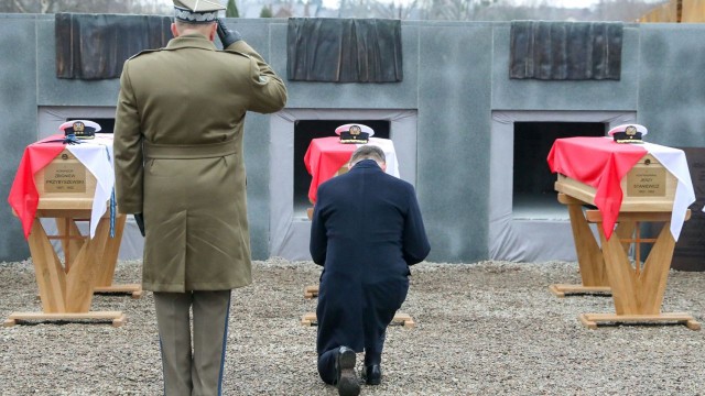 W uroczystości wzięły udział rodziny oficerów, prezydent Andrzej Duda, przedstawiciele rządu i wojska. Stanisława Mieszkowskiego, Jerzego Staniewicza oraz Zbigniewa Przybyszewskiego na karę śmierci skazał Najwyższy Sąd Wojskowy 21 lipca 1952 roku na podstawie sfingowanych zarzutów - oskarżono ich o spisek w Wojsku Polskim.