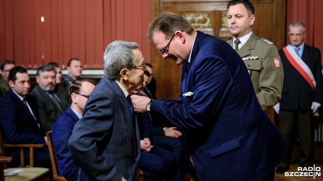 Ponad 30 opozycjonistów zostało w sobotę odznaczonych medalami Pro Patria. Przyznawany jest on za zasługi w kultywowaniu pamięci o walce o niepodległość Rzeczypospolitej Polskiej. Uroczystość odbyła się w Urzędzie Wojewódzkim w Szczecinie. Nagrodzeni to przede wszystkim uczestnicy wydarzeń z Grudnia 1970 roku i Stycznia 1971.