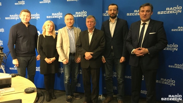 Rewolta jest możliwa kontra Nikt nie będzie wychodził na ulice. W takich słowach goście Kawiarenki politycznej komentowali wypowiedź byłego prezydenta Lecha Wałęsy. W sobotę w Gdańsku, w przemówieniu z okazji 47. rocznicy Grudnia03970 stwierdził on - w kontekście obecnych rządów - że za komuny była walka, ale nie tak bezczelna jak teraz.