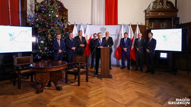 Blisko pół miliarda złotych będzie kosztować budowa dwóch nowych odcinków trasy S3. Kontrakt na jej realizację podpisano w poniedziałek w Zachodniopomorskim Urzędzie Wojewódzkim w Szczecinie.