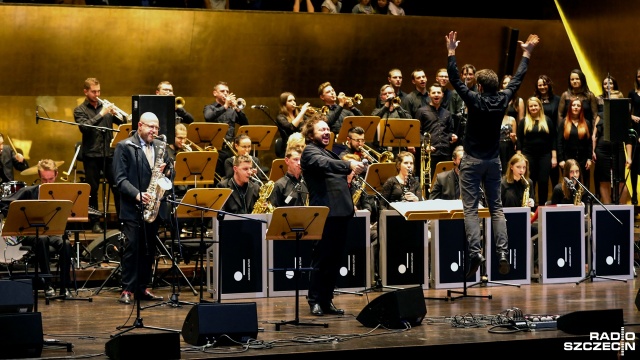 Świąteczny koncert zorganizowany przez szczecińską Akademię Sztuki odbył się we wtorek wieczorem w Filharmonii im. Mieczysława Karłowicza. Wystąpili tam artyści, wykładowcy i studenci związani z uczelnią oraz zaproszeni goście.