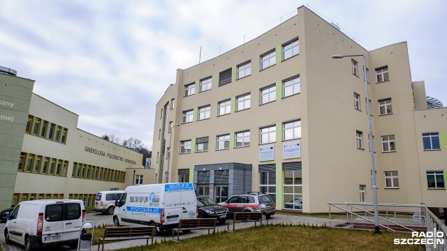 Szpital w szczecińskich Zdrojach ma nowy Szpitalny Oddział Ratunkowy, ale bez kontraktu. W środę otwarto szpitalny oddział ratunkowy dla dzieci, który mieści się w nowym budynku z lądowiskiem dla śmigłowców na dachu.