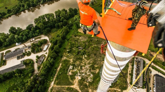 Już nie w Chinach a na Prawobrzeżu znajduje się najwyższa na świecie wieża do skoków na linie. Co ciekawe zna ją każdy, kto choć raz widział panoramę Szczecina, bo trudno ją przeoczyć.