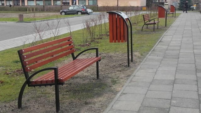 Dwadzieścia jeden nowych ławek parkowych przybyło na dwóch szczecińskich osiedlach.