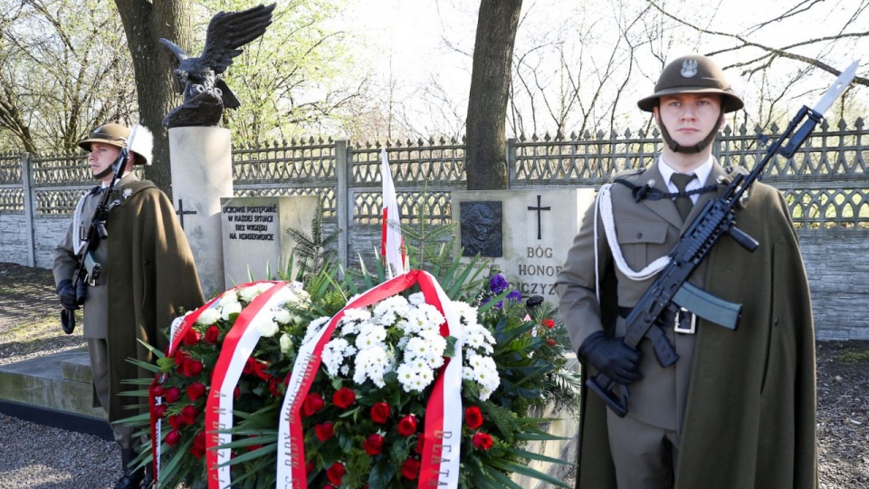 Złożenie wieńców na Cmentarzu Rakowickim w Warszawie. Fot. Grzegorz Jakubowski / KPRP