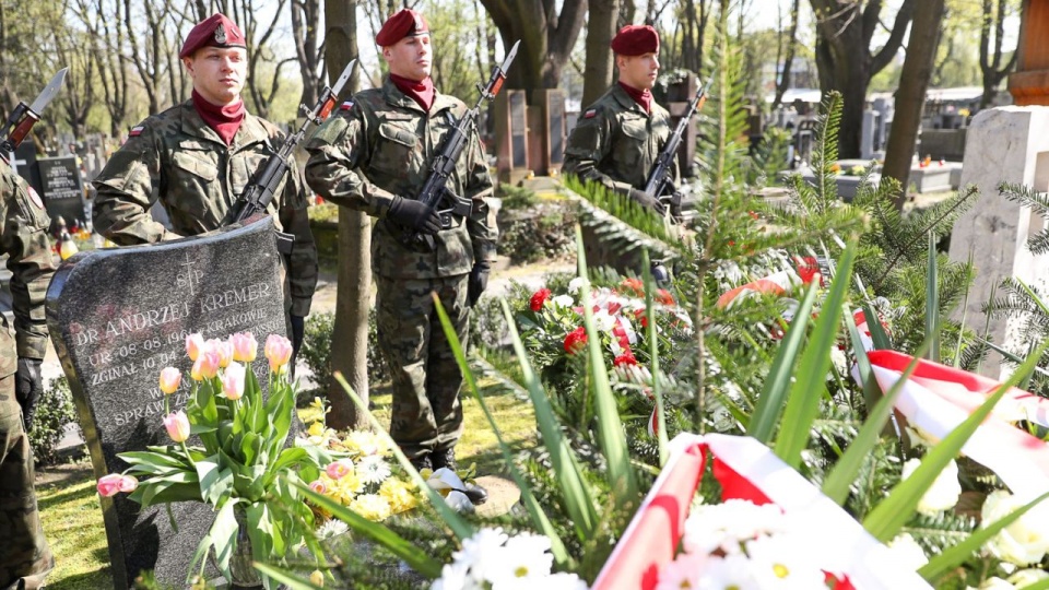 Złożenie wieńców na Cmentarzu Rakowickim w Warszawie. Fot. Grzegorz Jakubowski / KPRP