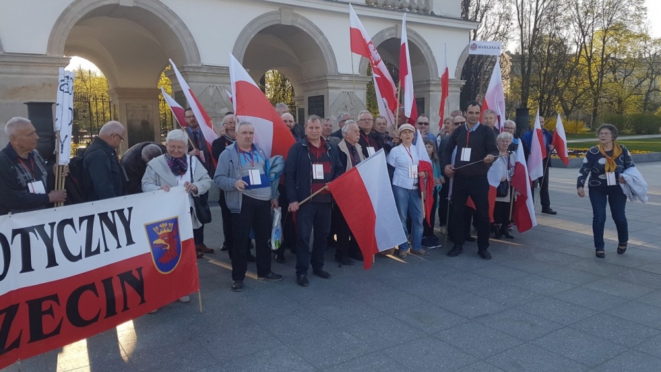 Szczecinianie pojechali do Warszawy, by upamiętnić ofiary katastrofy smoleńskiej. Fot. Leszek Dobrzyński