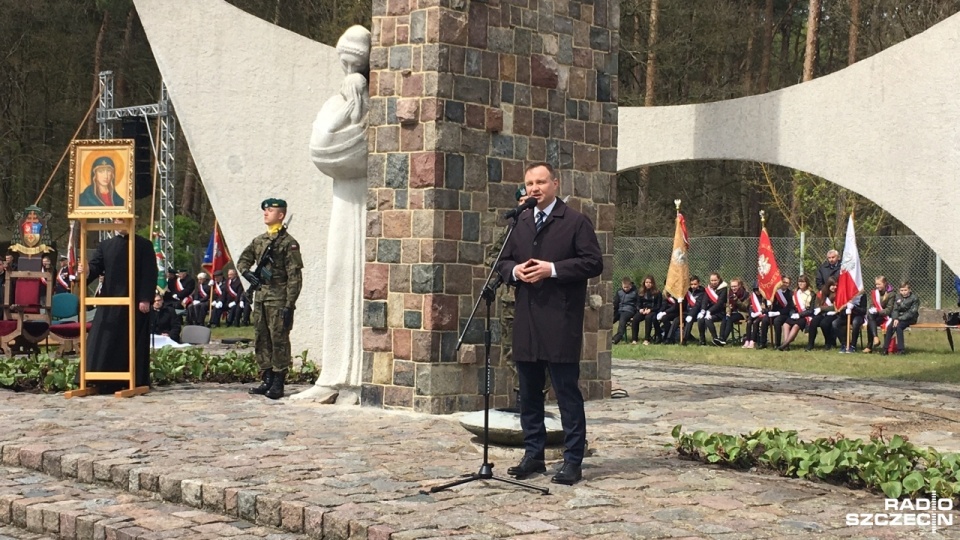 Prezydent Andrzej Duda na Siekierkowskim Cmentarzu Wojennym. Fot. Piotr Sawiński [Radio Szczecin]