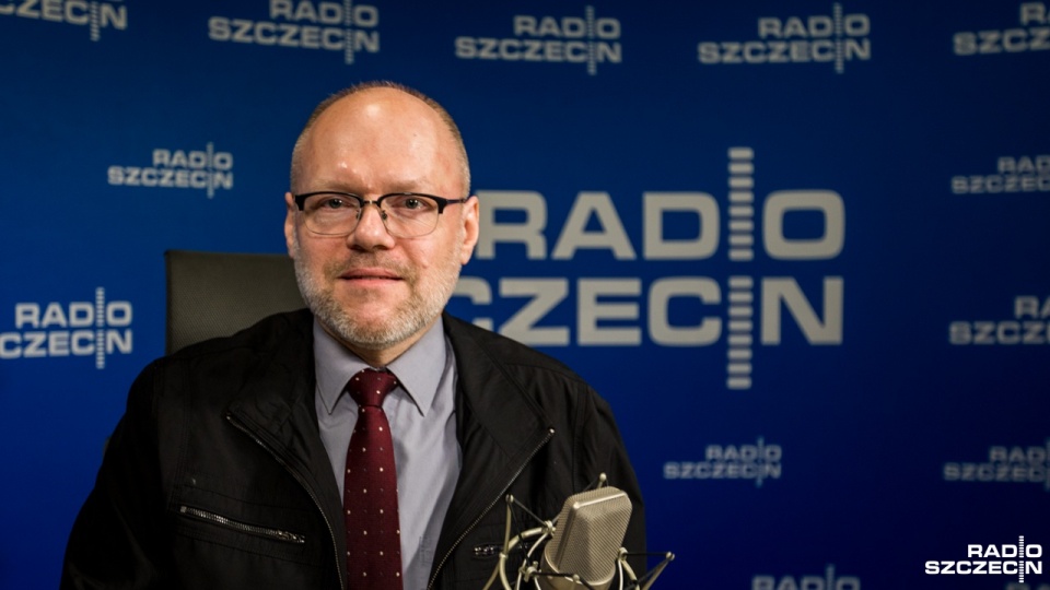 Dr Maciej Drzonek analizując działania Macrona zwracał uwagę, że oczywiście nie ma mowy o niedemokratycznych rządach w Polsce czy na Węgrzech, a takie wypowiedzi - zdaniem politologa - to przede wszystkim kampania wyborcza. Fot. Weronika Łyczywek [Radio S