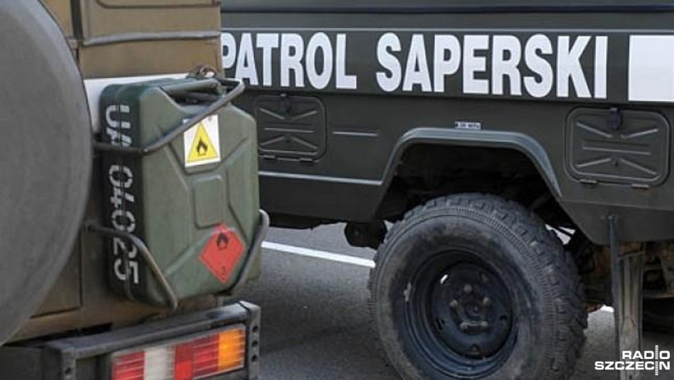 80-centymetrowy pocisk znaleźli w piątek przed południem robotnicy na budowie hali Amazona w Kołbaskowie. Fot. Łukasz Szełemej [Radio Szczecin/Archiwum]