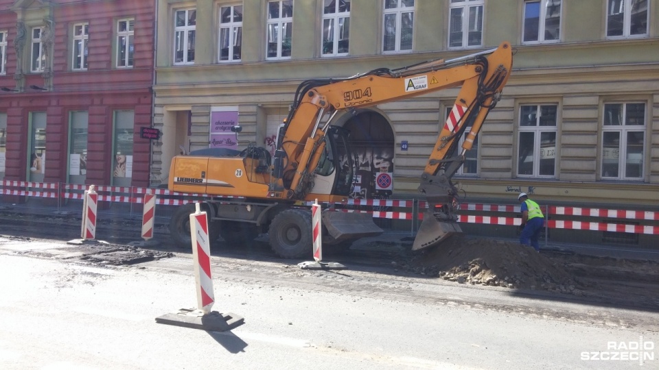 Objazd dla kierowców prowadzi przez pl. Szarych Szeregów albo pl. Zgody. Inaczej jeżdżą też autobusy linii 86. Fot. Marek Borowiec [Radio Szczecin]