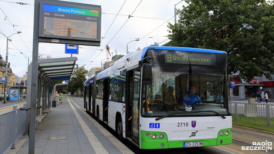 W lakonicznej informacji Zarządu Dróg i Transportu Miejskiego czytamy, że linie A i B zamiast co 12 minut, będą kursować co kwadrans, to oznacza jeden kurs w godzinie mniej. Fot. Maciej Papke [Radio Szczecin]