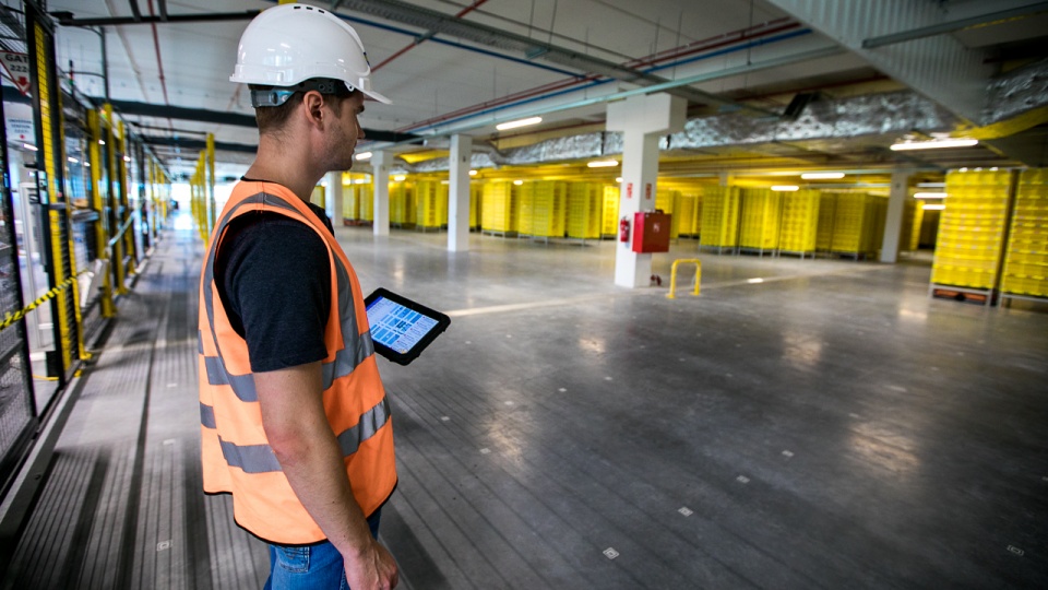 Magazyn Amazon w podszczecińskim Kołbaskowie. Fot. Weronika Łyczywek [Radio Szczecin]