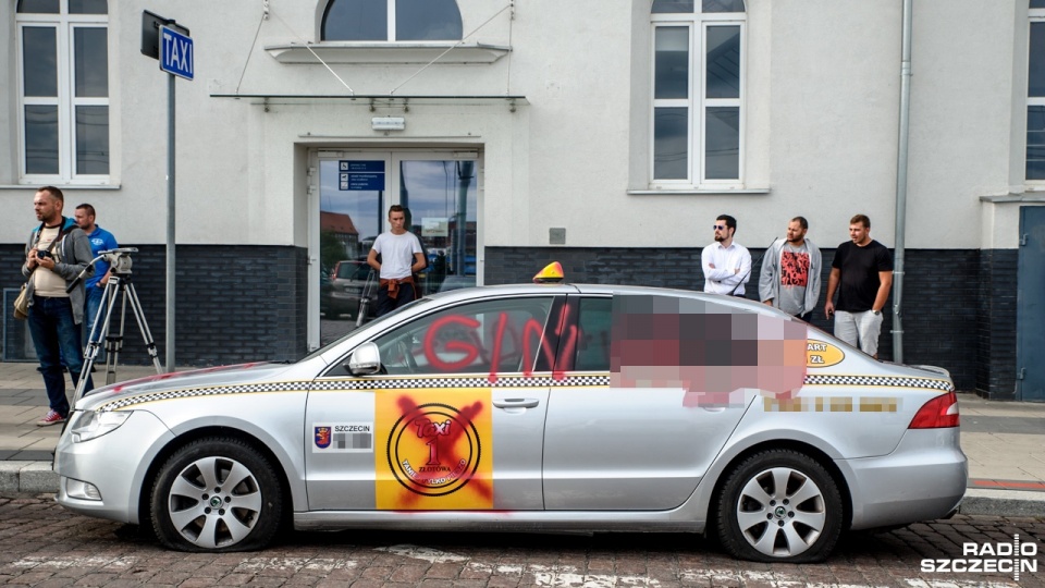 Minionej nocy samochód pana Szymona został zdewastowany. Fot. Olaf Nowicki [Radio Szczecin]