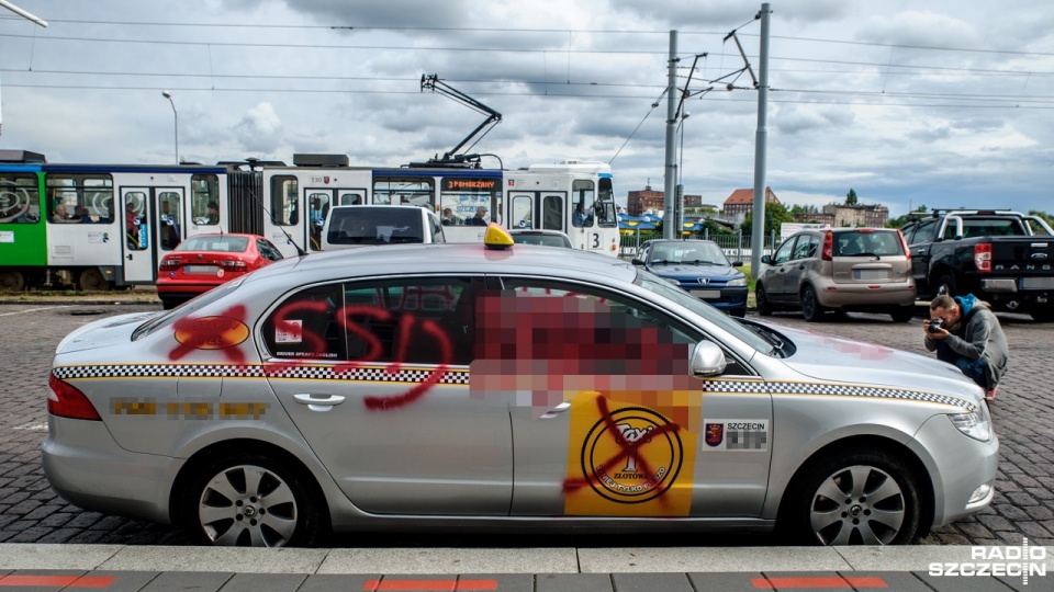 Minionej nocy samochód pana Szymona został zdewastowany. Fot. Olaf Nowicki [Radio Szczecin]