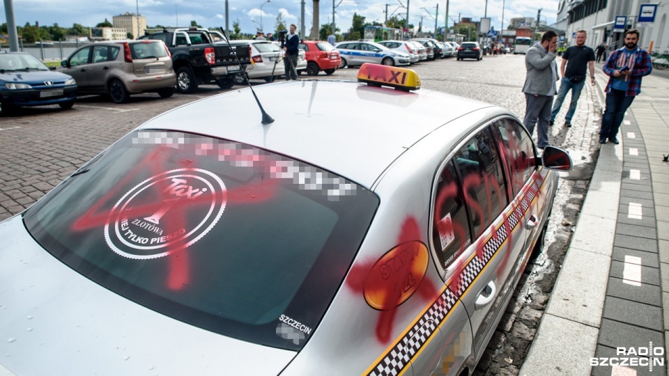 Minionej nocy samochód pana Szymona został zdewastowany. Fot. Olaf Nowicki [Radio Szczecin]