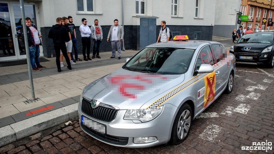 Minionej nocy samochód pana Szymona został zdewastowany. Fot. Olaf Nowicki [Radio Szczecin]