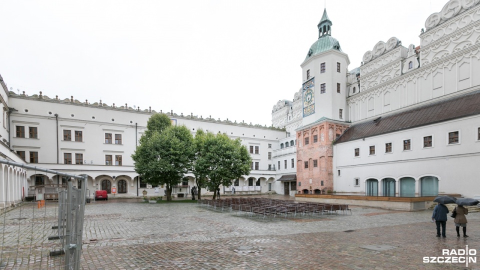 Przedstawiciele zamku nie podają jak długo potrwa zabezpieczanie miejsca katastrofy budowlanej. Wstępnie mówią jednak, że optymistyczny wariant zakłada ukończenie prac przez wykonawcę do końca roku. Fot. Weronika Łyczywek [Radio Szczecin]