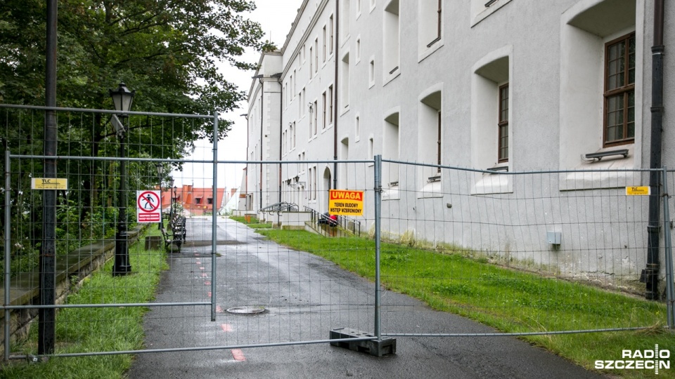 Przedstawiciele zamku nie podają jak długo potrwa zabezpieczanie miejsca katastrofy budowlanej. Wstępnie mówią jednak, że optymistyczny wariant zakłada ukończenie prac przez wykonawcę do końca roku. Fot. Weronika Łyczywek [Radio Szczecin]