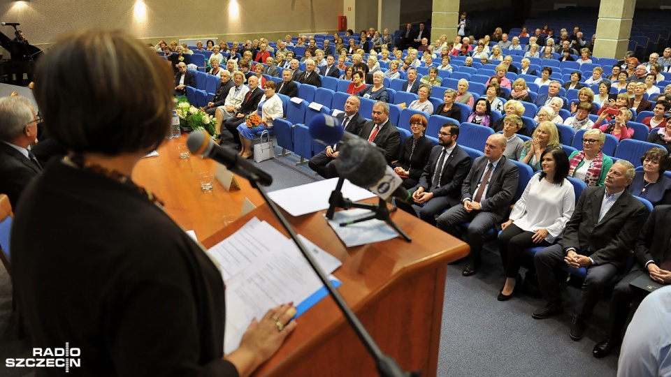 Ponad 200 studentów - seniorów zainaugurowało w sobotę kolejny rok akademicki Uniwersytetu Trzeciego Wieku na Uniwersytecie Szczecińskim. Fot. Łukasz Szełemej [Radio Szczecin]