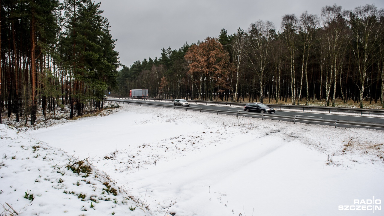 Uruchomienie starego zjazdu do Dąbia z krajowej trójki nie nastąpi szybko. Przedstawiciele Generalnej Dyrekcji Dróg Krajowych i Autostrad początkowo mówili, że będzie to możliwe na przełomie lutego i marca. Stanie się to jednak później, bo - zdaniem prawników - na prace przygotowawcze trzeba ogłosić przetarg.