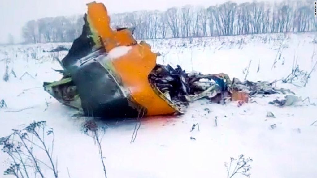 Eksperci Komitetu Śledczego Federacji Rosyjskiej koncentrują się na trzech możliwych przyczynach katastrofy AN-148. Z kolei jeden ze specjalistów, pilot doświadczalny Magomed Tołbojew, krytycznie ocenił pracę pilotów i system szkolenia obowiązujący w Rosji.