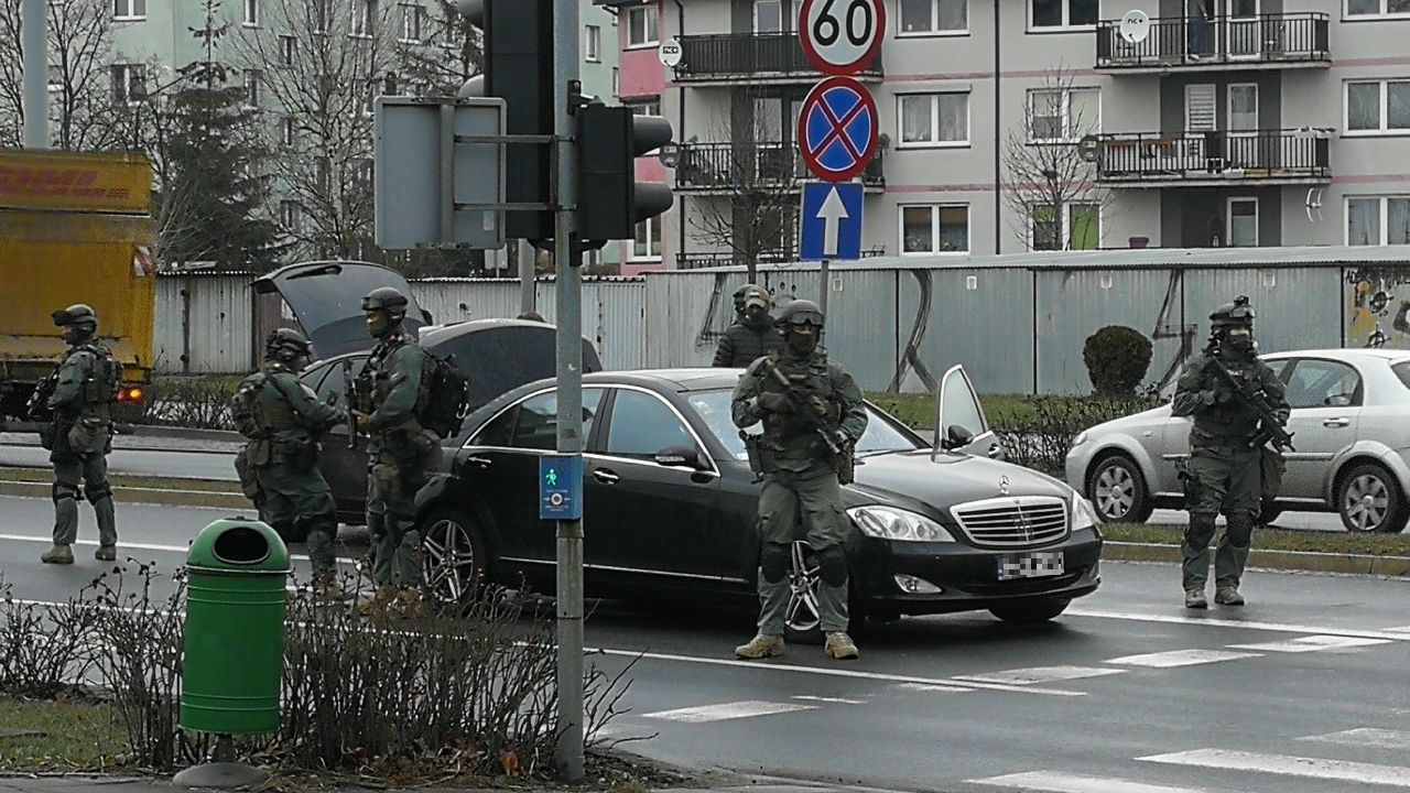 Mężczyzna zatrzymany w poniedziałek rano przez CBŚ - na skrzyżowaniu ul. Europejskiej i Krakowskiej - to Konrad S. Bardziej znany jako: Radek Onuca.