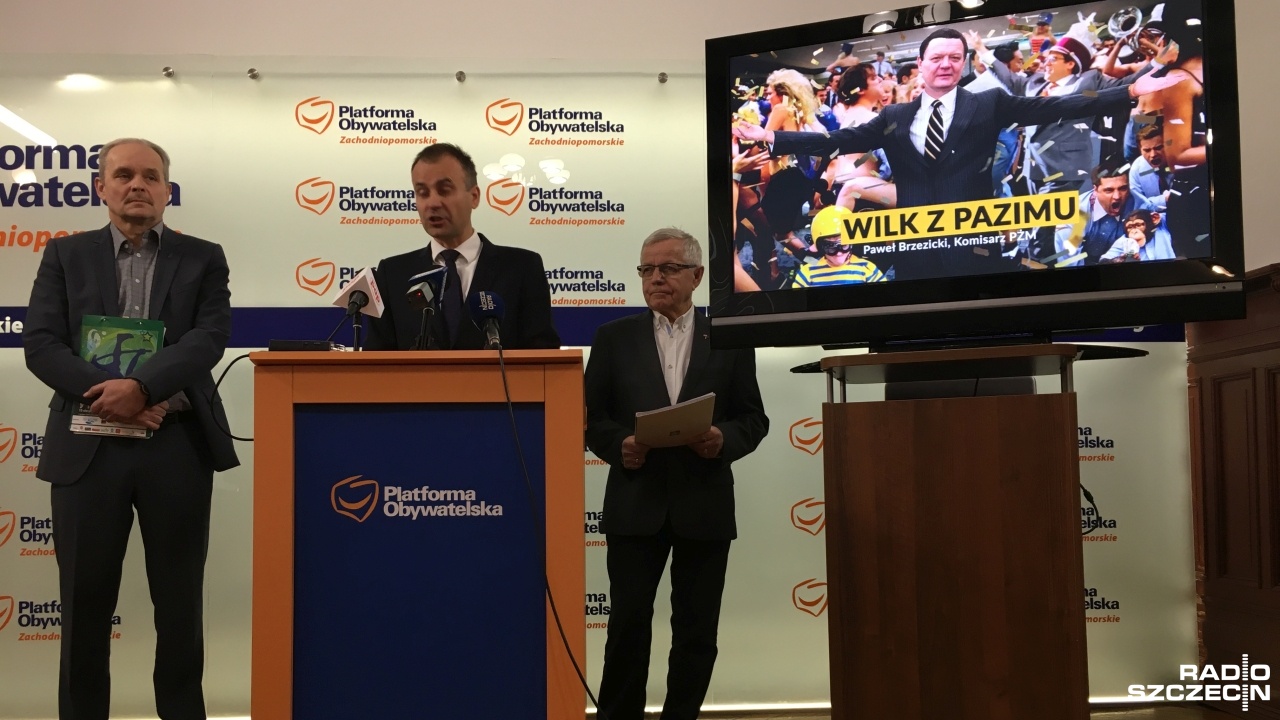 Sąd Okręgowy w Warszawie oddalił pozew komisarza PŻM Pawła Brzezickiego przeciwko posłowi PO Norbertowi Obryckiemu o naruszenie dóbr osobistych. Parlamentarzysta zasłonił się w sądzie immunitetem poselskim.