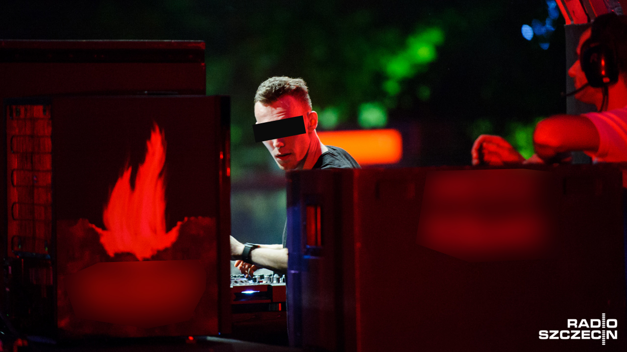 DJ Tom Swoon kończy karierę. Dorian T. w ubiegłym roku na trasie S3 spowodował śmiertelny w skutkach wypadek samochodowy. Był pod wpływem alkoholu. Obecnie przebywa w areszcie.