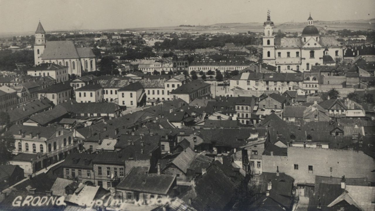 W Grodnie, na zachodniej Białorusi, odbyły się obchody święta Wojska Polskiego. Uczestniczyli w nich działacze Związku Polaków na Białorusi - nieuznawanego przez miejscowe władze i przedstawiciele polskiego Konsulatu Generalnego.