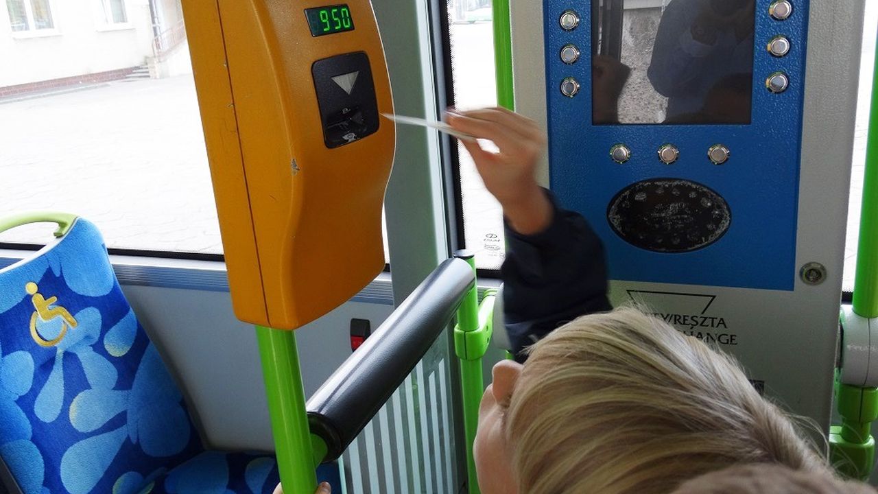 Mogą zarobić nawet 5 tysięcy złotych, chętnych do pracy jednak brakuje. To kontrolerzy biletów w szczecińskiej komunikacji miejskiej.