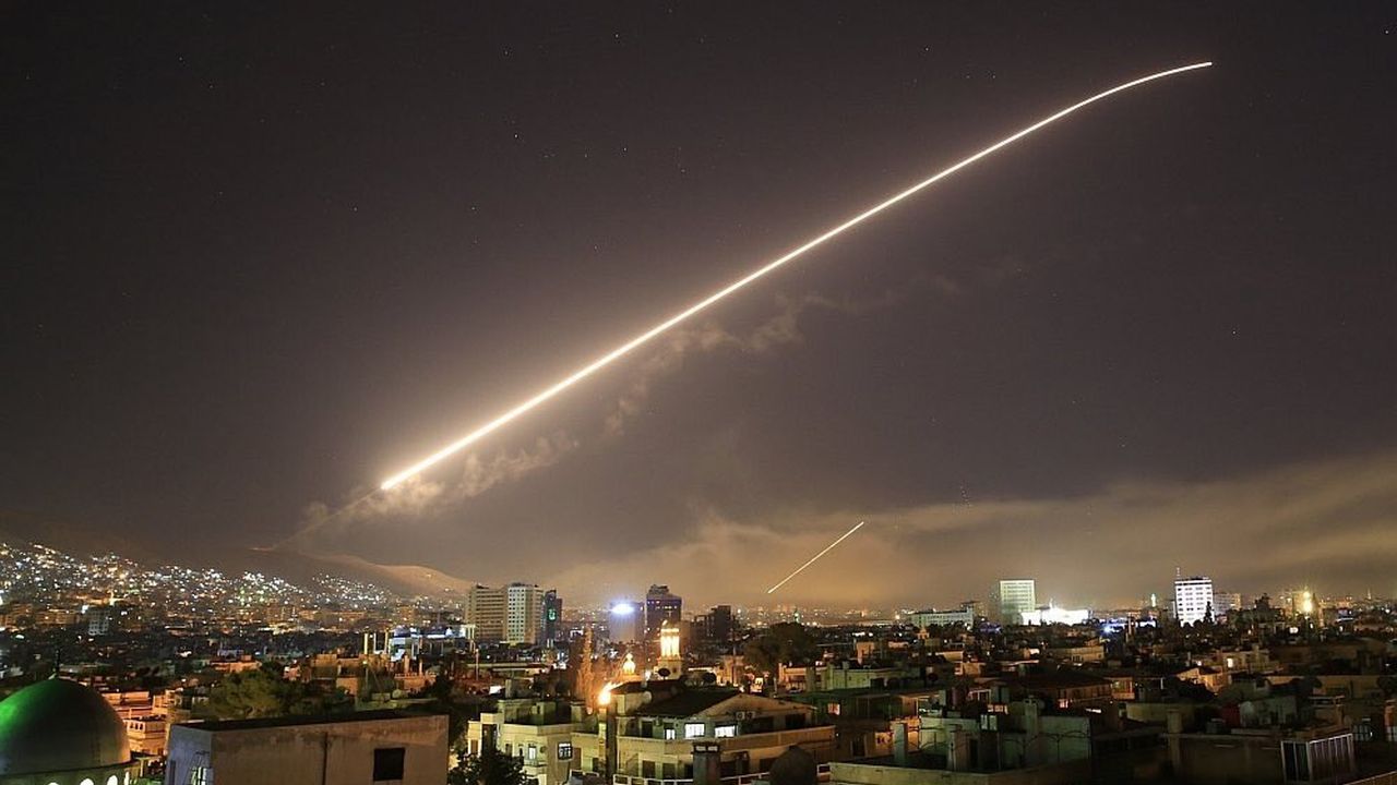 Sobotni atak rakietowy Stanów Zjednoczonych, Francji i Wielkiej Brytanii na Syrię rosyjskie media określają mianem symbolicznego. Zwracają też uwagę, że udało się uniknąć śmiertelnych ofiar nalotu.