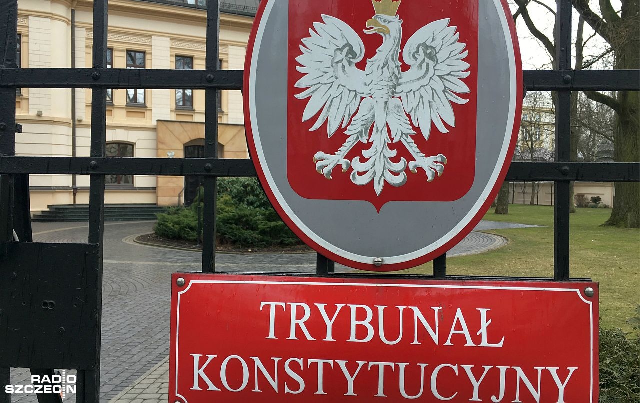 Trybunał Konstytucyjny orzekł, że prezydent mógł zastosować prawo łaski, nawet wobec osób, które nie zostały prawomocnie skazane. Jednocześnie, według Trybunału, prawo łaski prezydenta kończy proces, bez względu na to, na jakim jest etapie.