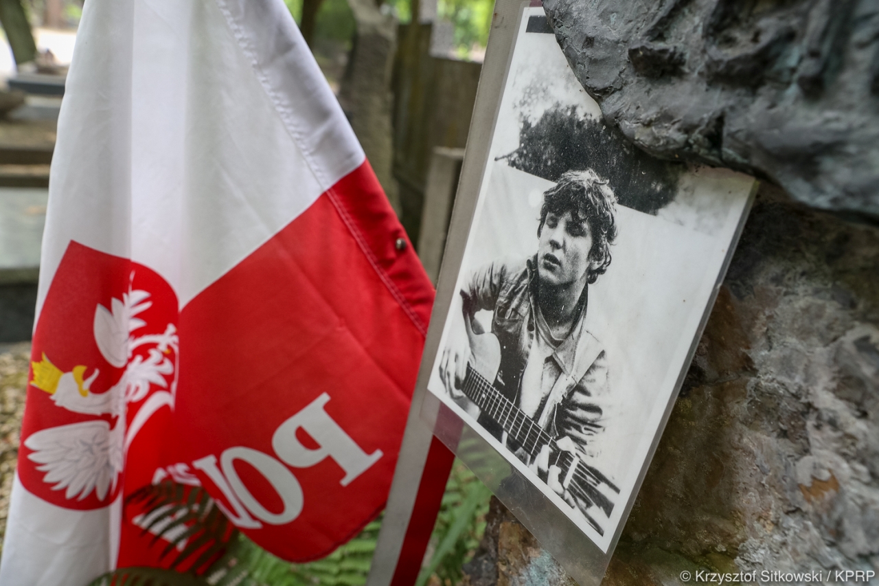 37 lat temu, 19 maja 1983 roku, w Warszawie odbył się pogrzeb Grzegorza Przemyka, maturzysty śmiertelnie pobitego przez milicjantów. Syn poetki i działaczki opozycyjnej w PRL Barbary Sadowskiej oraz Leopolda Przemyka zmarł 14 maja.