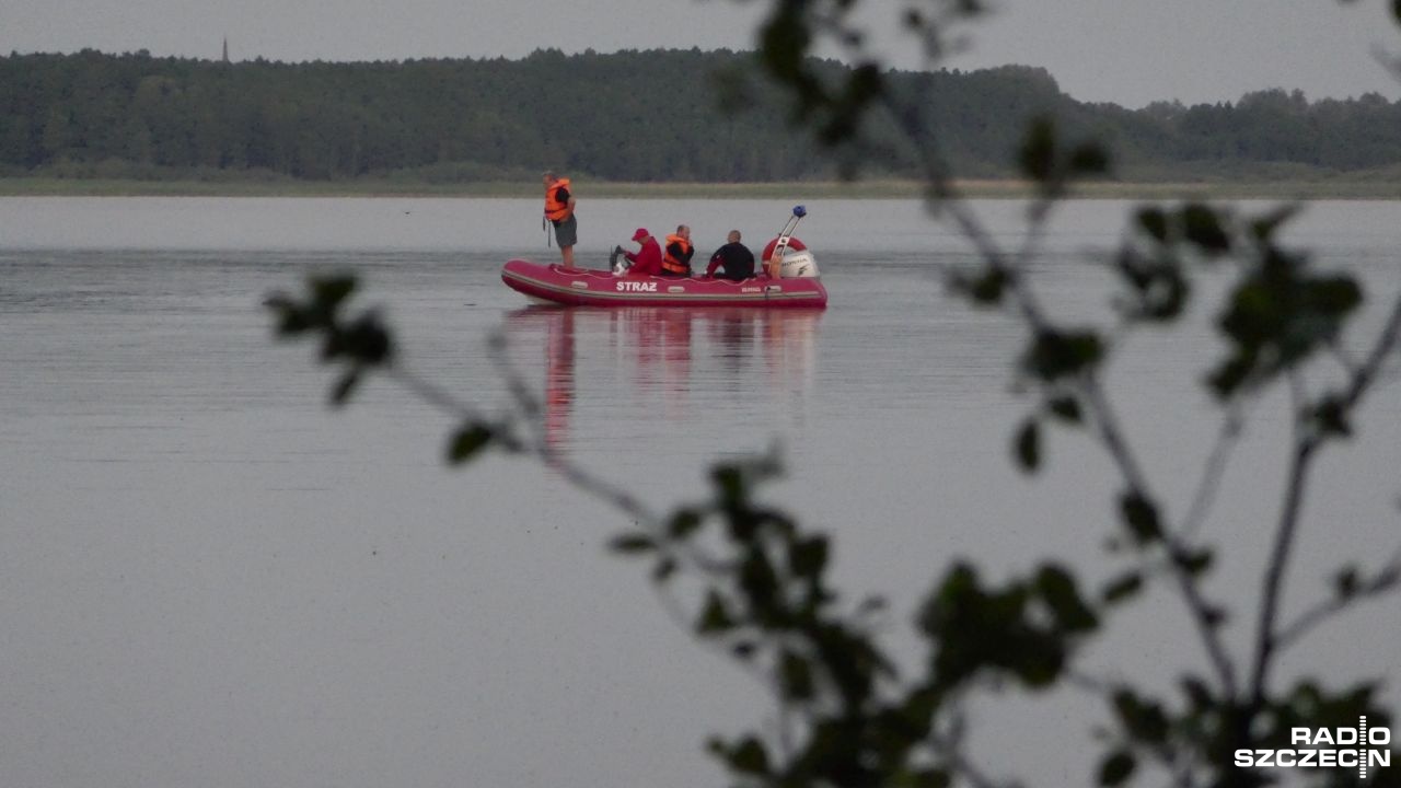 Nie żyje poszukiwany od niedzieli 16-latek, który kąpał się w jeziorze Miedwie niedaleko Morzyczyna. Jego ciało około godziny 16 wyłowili ratownicy WOPR.