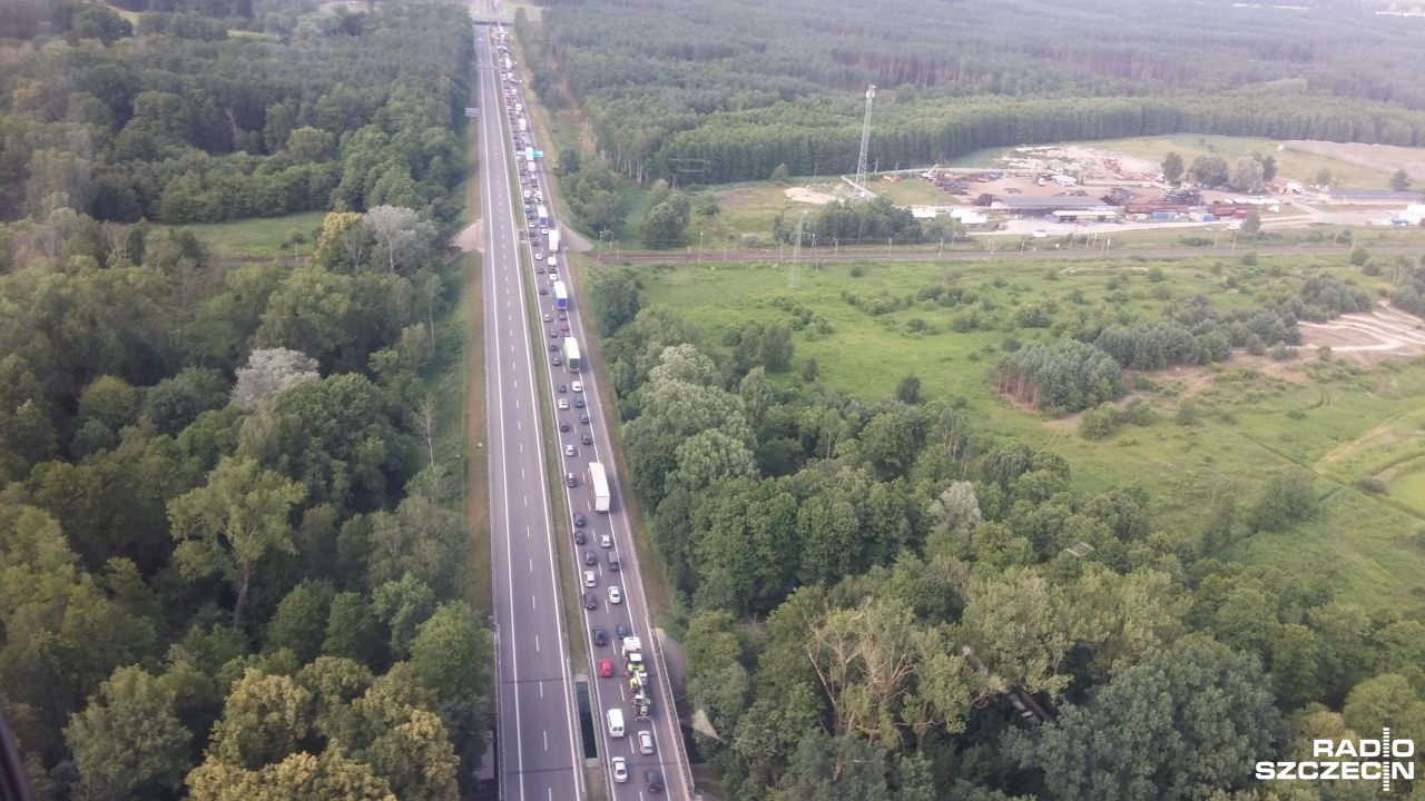 Spory korek utworzył się w poniedziałek rano przed remontowaną częścią autostrady A6 w kierunku Goleniowa.