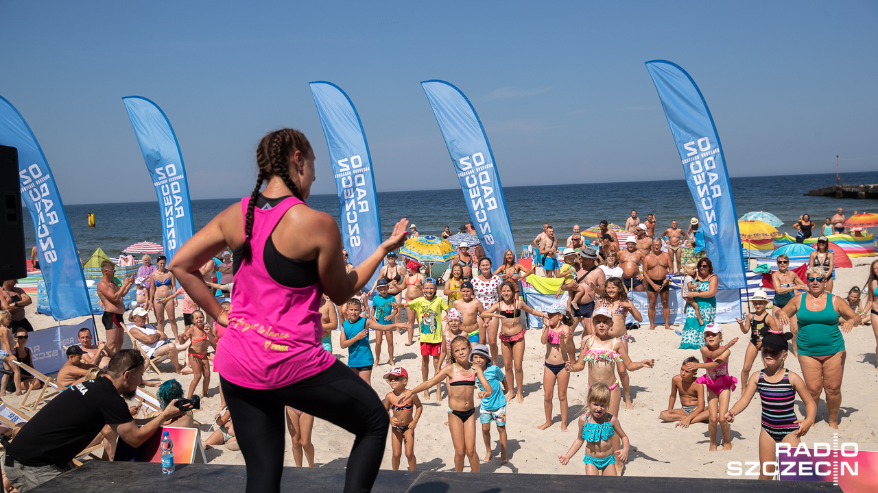 Będzie siatkówka plażowa, zumba czy wbijanie parawanów na czas - ekipa Radia Szczecin zagości w sobotę na plaży w Niechorzu.