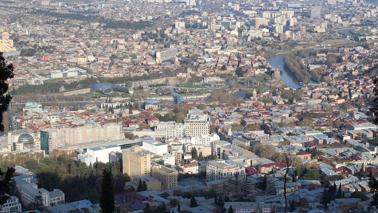 Gruzińska policja uwolniła zakładników, wziętych do niewoli przez uzbrojonego mężczyznę. Do zdarzenia doszło w centrum Tbilisi.