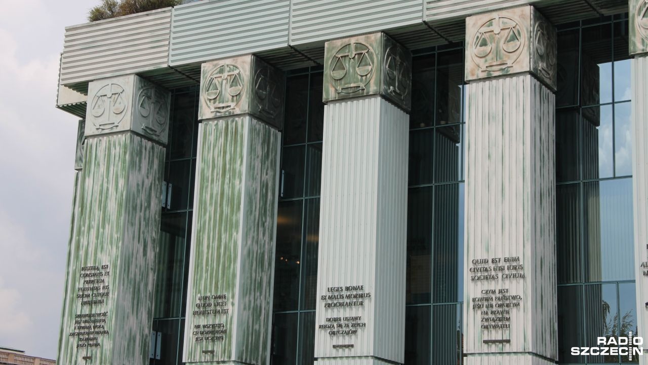 Sejm przyjął w piątek uchwałę w sprawie przywrócenia konstytucyjnych standardów wyboru członków-sędziów Krajowej Rady Sądownictwa. Uchwała głosi, że Sejm, wybierając sędziowski skład do KRS, uwzględni wyniki wyborów dokonanych przez sędziów w wyborach powszechnych i transparentnych.