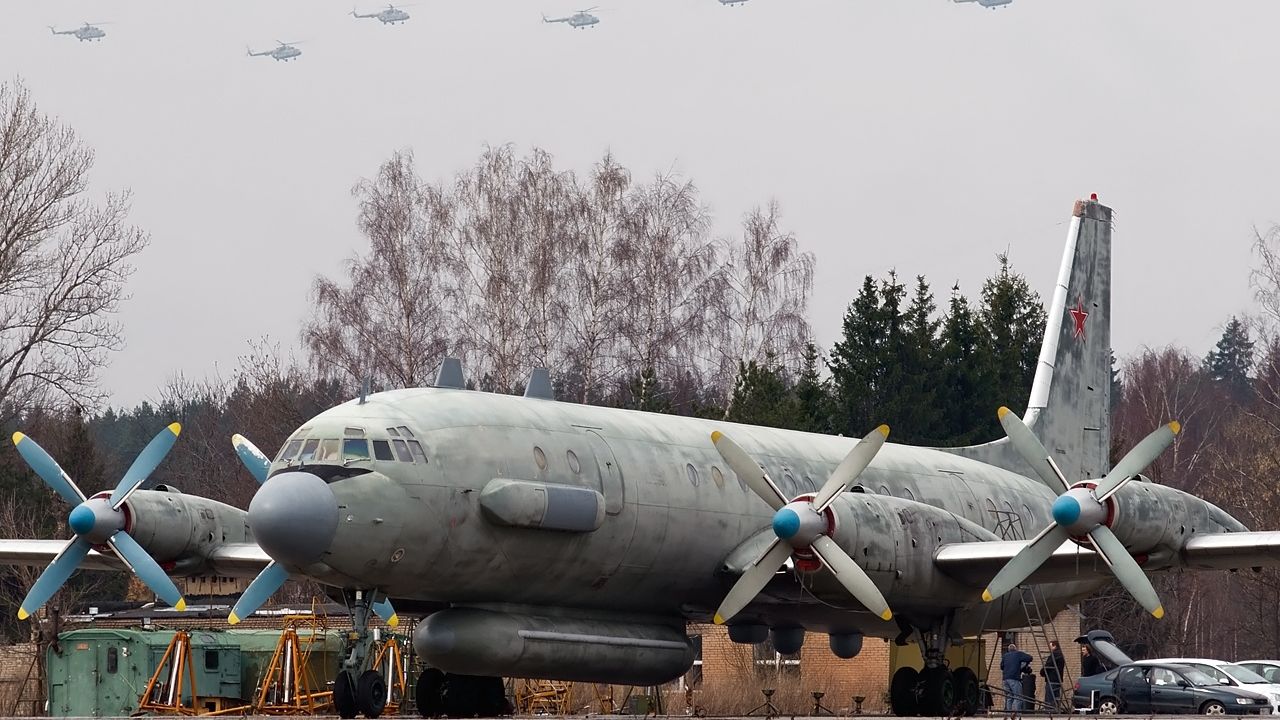 Grupa rosyjskich śledczych poleciała do Syrii, aby zbadać okoliczności zestrzelenia transportowca Ił-20. Maszynę strąciły rakiety syryjskiej obrony powietrznej. W katastrofie zginęło 15 rosyjskich żołnierzy. Rosja obarczyła odpowiedzialnością za ten incydent armię Izraela.