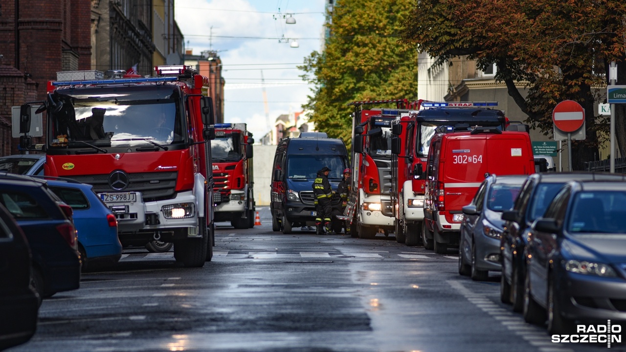 Nieznana substancja znaleziona w szczecińskim sądzie przy ulicy Kaszubskiej trafi do dalszych badań w Państwowym Instytucie Badawczym w Puławach. Taką informację przekazał Radiu Szczecin rzecznik szczecińskiej straży pożarnej - Piotr Tuzimek.