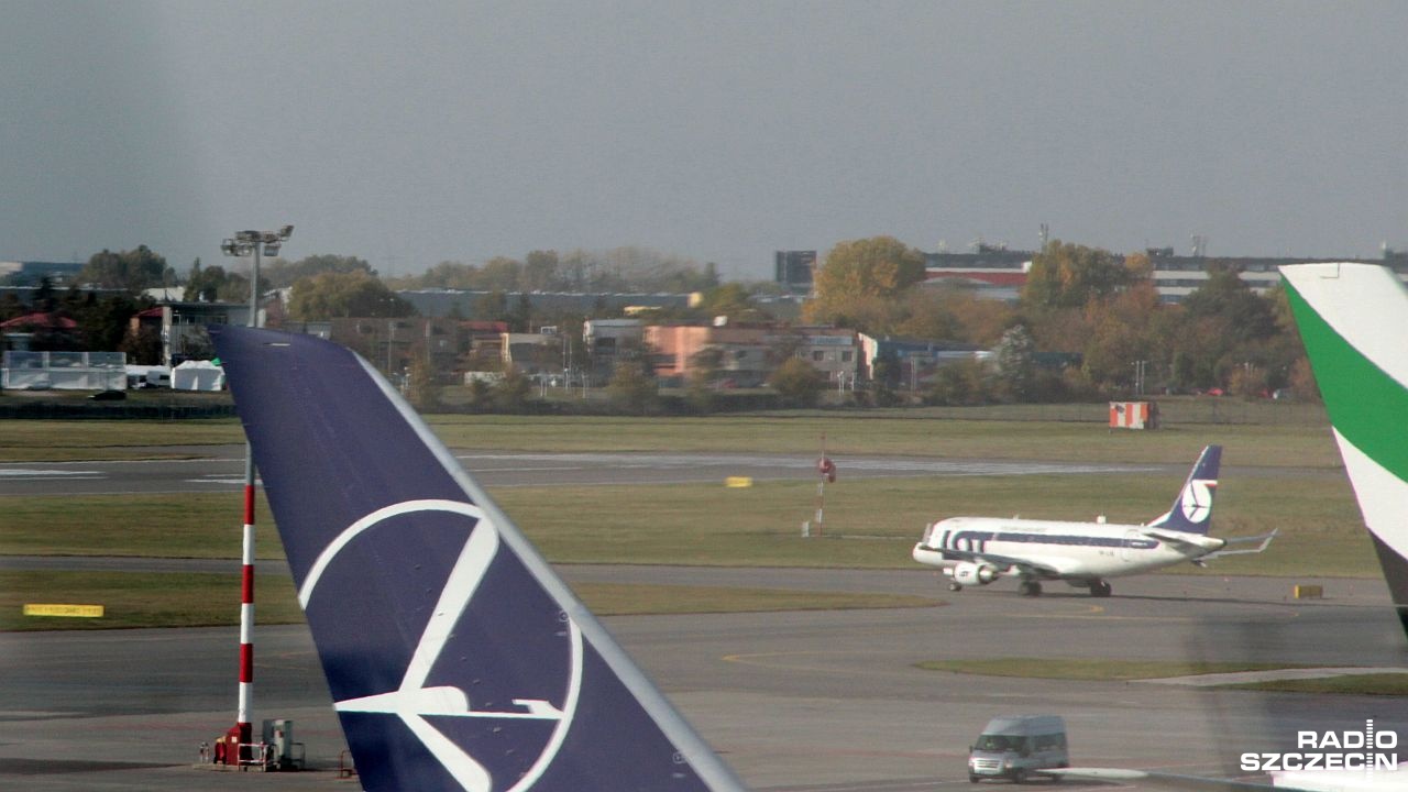 Powodem jest strajk załogi Polskich Linii Lotniczych LOT. Firma nie znalazła pilotów na czwartkowy, wieczorny rejs ze stolicy do portu w Goleniowie. Piloci, którzy już byli w Goleniowie i mieli wylecieć samolotem o godz. 5.45 - nie mieli czego pilotować Porannym samolotem miało dotrzeć do Warszawy 70 osób.