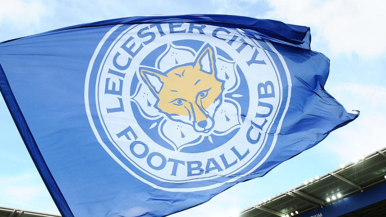 W angielskiej Premier League ósme z rzędu zwycięstwo odnieśli piłkarze Leicester, którzy na wyjeździe wygrali z Aston Villą 4:1 (2:1).